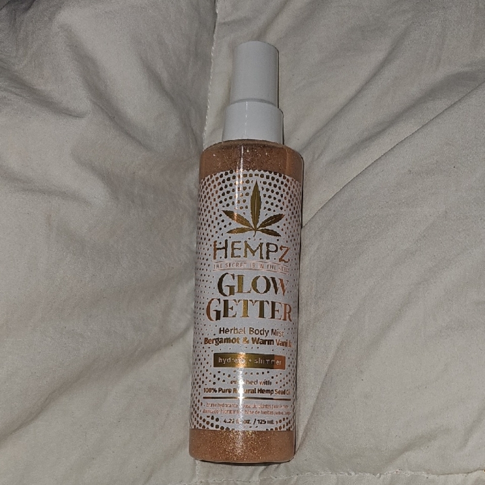 Hempz Glow Getter Herbal Body Mist. Bergamot And Warm Vanilla! Shimmer